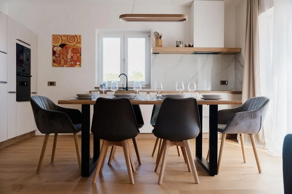 Apartment Nox-Umag Istria -40M From The Sea